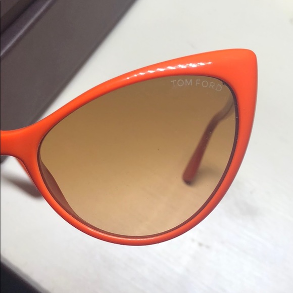 **SOLD** ⭐️HOST PICK⭐️ NWB TOM FORD Sunglasses - Picture 4 of 8